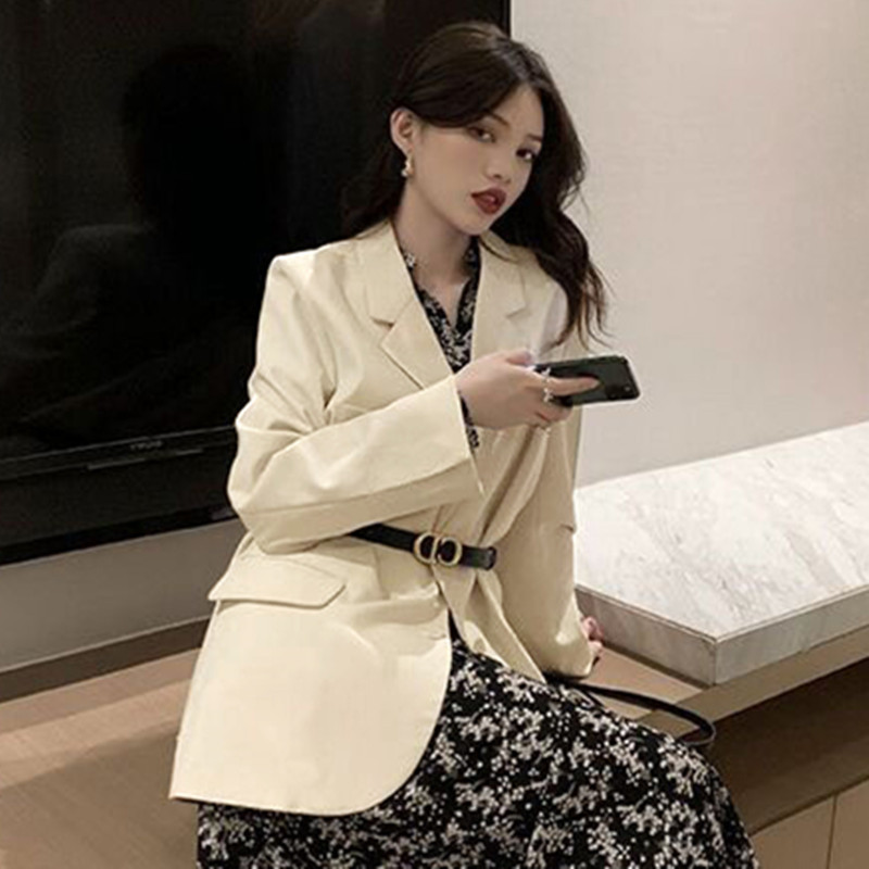 0d813b33-a2bc-4957-be64-9b9c6d358be2.jpg Women’s Beige Blazer with Trendy Black Top - Image 2