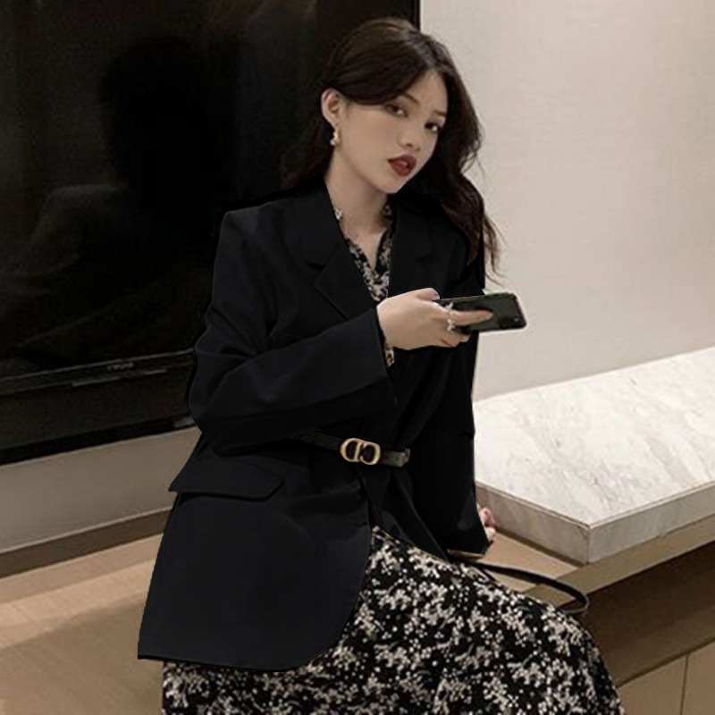 7a4a24e9-89b4-417f-87d4-5d2ea876b9a8.jpg Women’s Beige Blazer with Trendy Black Top - Image 3